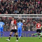 Iñaki Williams marca de penalti el segundo gol del Athletic