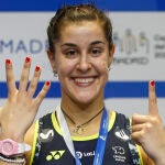 Carolina Marín, en el podio con la medalla de oro tras conquistar este sábado en Madrid su sexto Europeo consecutivo de bádminton