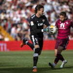 El portero del Rayo Vallecano Stole Dimitrievski. EFE/Rodrigo Jiménez