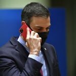os teléfonos móviles del presidente Pedro Sánchez y de la ministra de Defensa, Margarita Robles, fueron hackeados por un programa espía israelí denominado “Pegasus” | Fuente: John Thys / AP