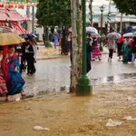 Así se han quedado las calles de la Feria tras la lluvia caída este lunes por la tarde