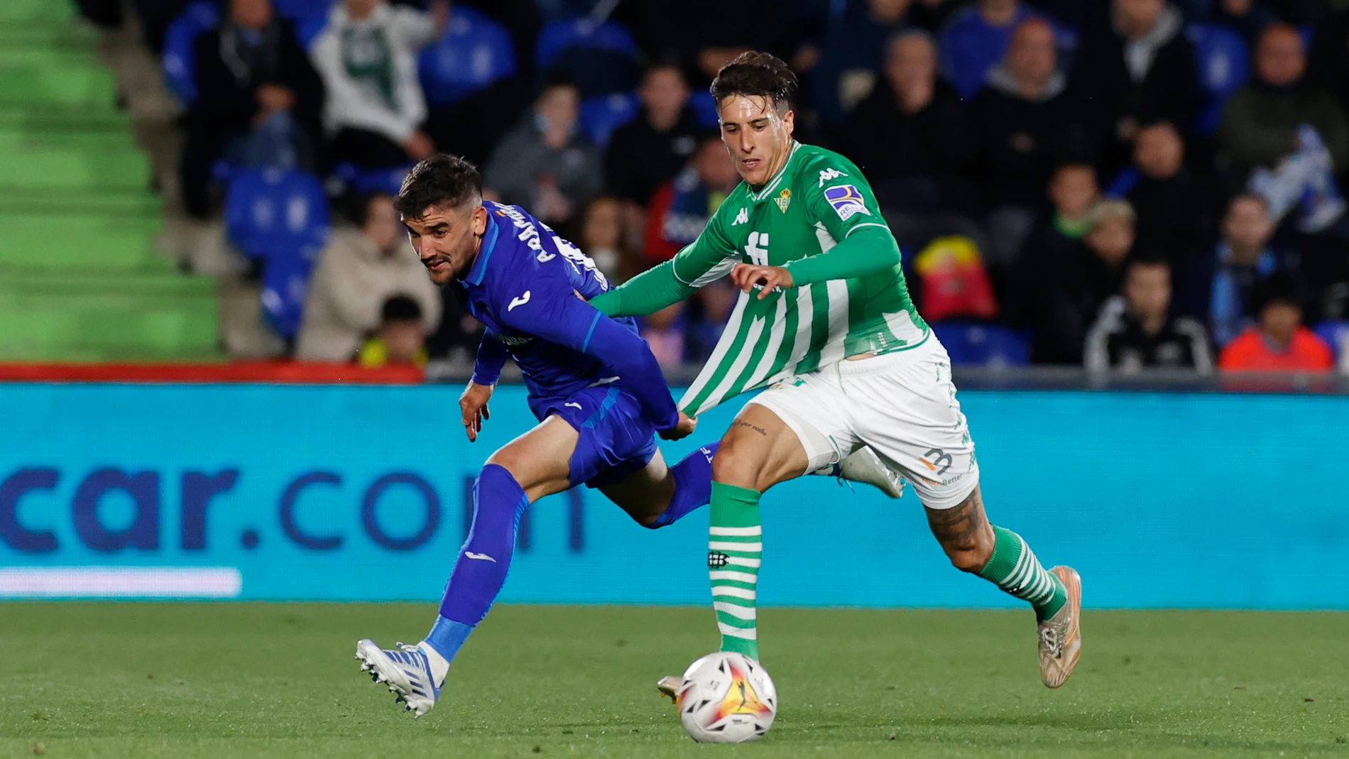 Cristian Tello con el Betis. EFE/Juan Carlos Hidalgo