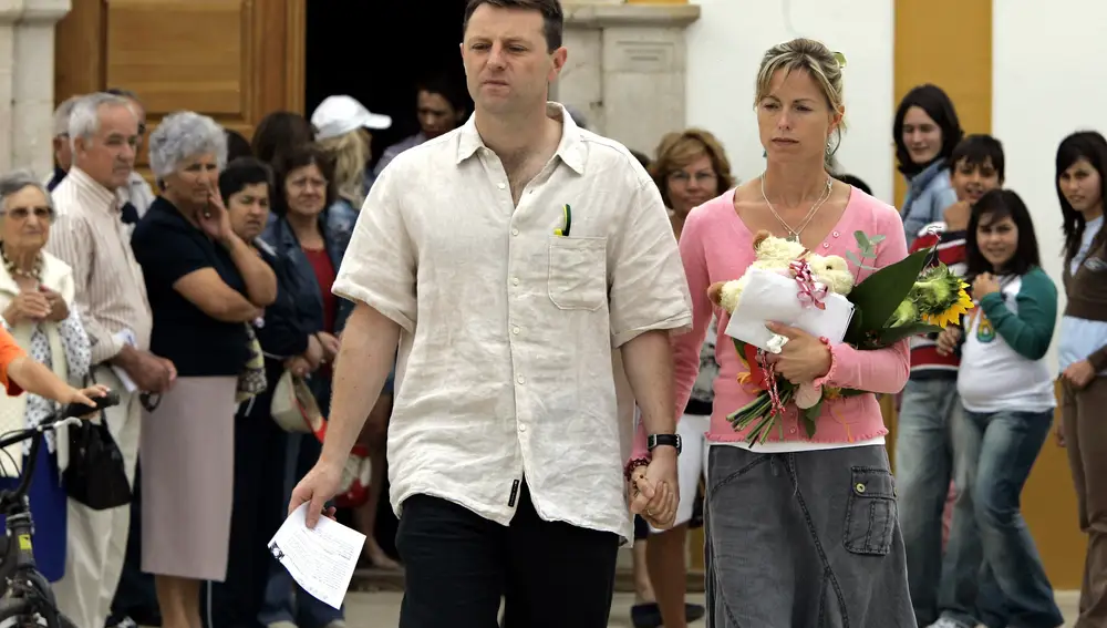 Gerry y Kate McCann participaron en un homenaje en recuerdo de Madeleine, desaparecida hace 15 años, acompañados de familiares y amigos