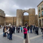 Turistas en la plaza de Santa Teresa de Ávila