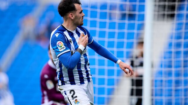 Álex Sola con la Real Sociedad.