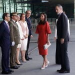 Los Reyes de España a su llegada al Auditorio Centro de Convenciones Internacionales de Barcelona donde presiden la entrega de los Premios Nacionales de Investigación 2021