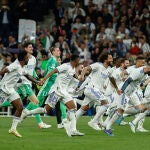 Los jugadores del Real Madrid celebran la clasificación para la final de la Champions.