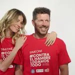 Carla Pereyra y Diego Pablo Simeone, juntos en el vídeo que piden apoyo para la campaña contra el hambre.