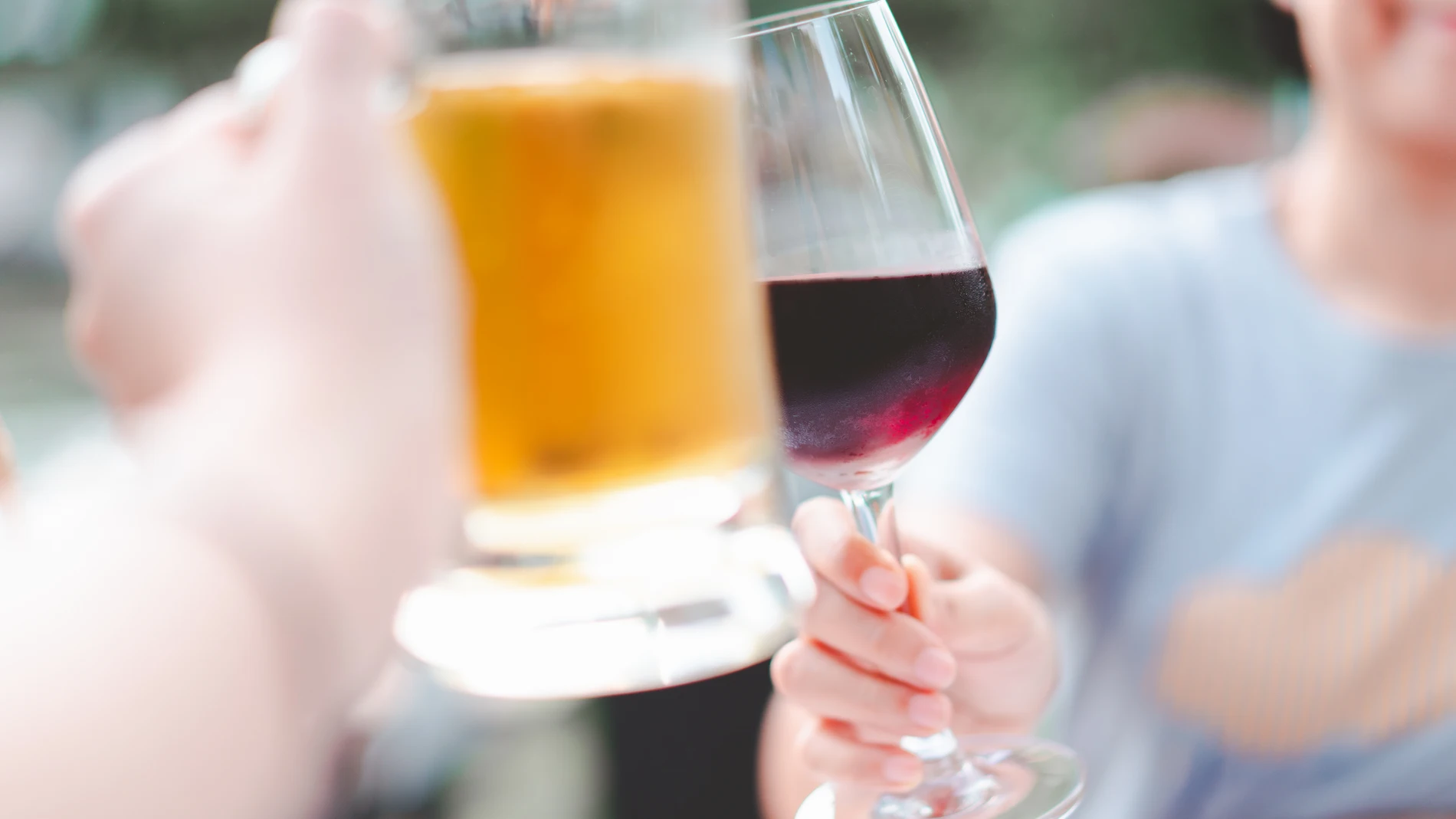 Cerveza y vino en las comidas