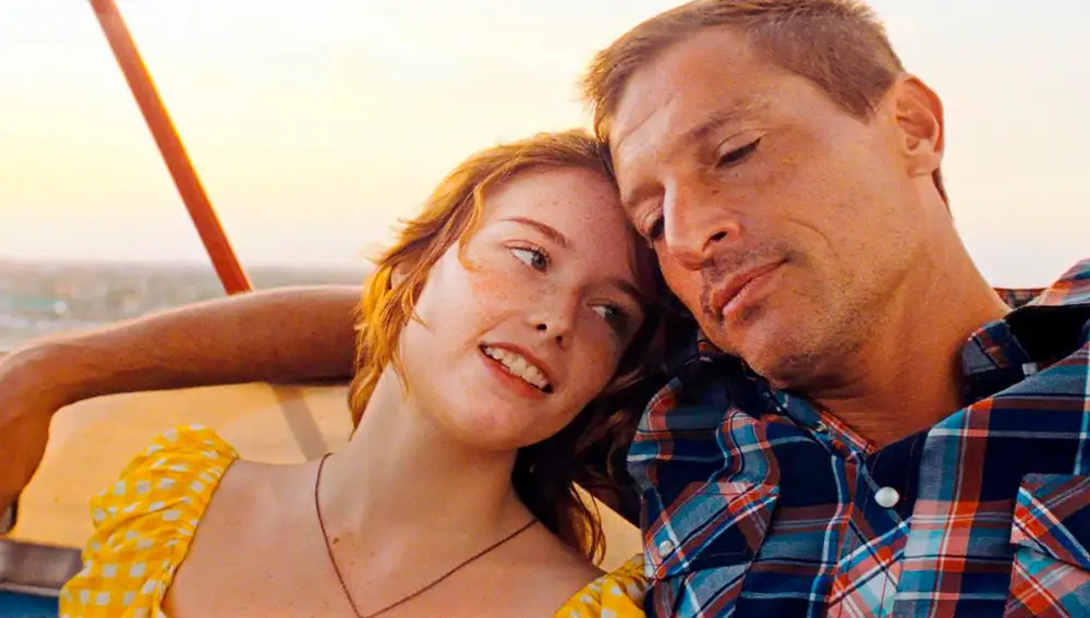 Simon Rex y la debutante Suzanna Son protagonizan "Red Rocket", la cínica vuelta al cine de Sean Baker