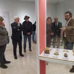 Inauguración de la exposición "Del bifaz a la palabra. De Atapuerca a Valpuesta, un viaje a nuestros orígenes" en la Casa de Cultura de Aranda de Duero con la presencia de Méndez Pozo