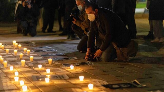 Velas y fotografías de los periodistas muertos este 2022 06/05/2022