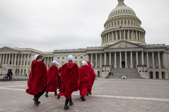 «El cuentro de la criada» se ha convertido en emblema de las marchas abortistas (AP Photo/Amanda Andrade-Rhoades)