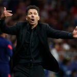 Simeone, durante el derbi ante el Real Madrid