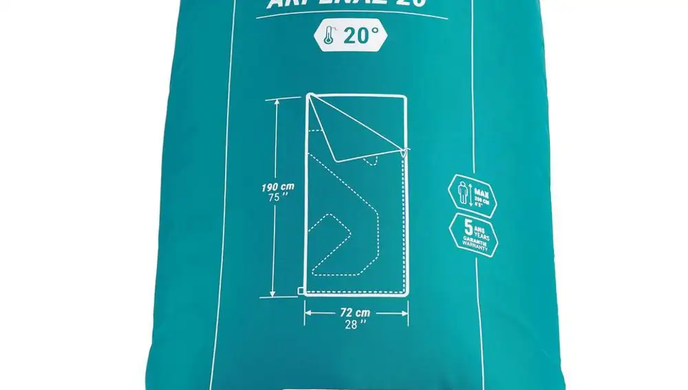 El saco de dormir barato por excelencia, de la marca Quechua de Decathlon