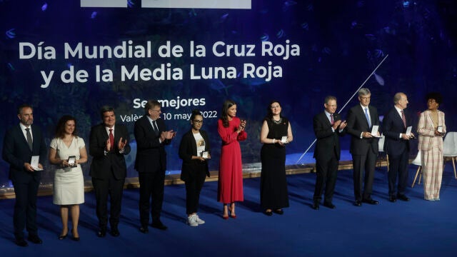 La reina Letizia, entrega las condecoraciones de Cruz Roja 2022