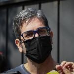 El fiscal paraguayo Marcelo Pecci mientras habla con la prensa en Asunción (Paraguay)