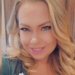 Ángela Flores de 38 años, fue detenida después de que tres de sus siete hijos fueran hallados muertos en Los Ángeles