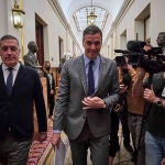 El presidente del Gobierno, Pedro Sánchez, a la salida de la sesión de control al gobierno en el Congreso.