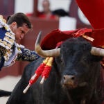 Tremendo pase de pecho de El Juli al quinto en LAs Ventas