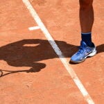 Rafa Nadal, antes de sacar en su partido del Masters 1.000 de Roma contra Isner