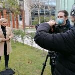 La periodista barcelonesa, directora y presentadora de Equipo de Investigación, Gloria Serra, durante el rodaje de Deep Soria