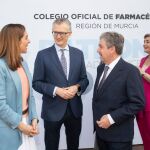 Paula Payá junto al consejero Pedreño en la celebración de la patrona de los farmacéuticos