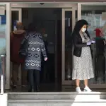 Un 37,4% de las personas que quieren contactar con su centro de salud aseguran que les resulta «totalmente imposible»