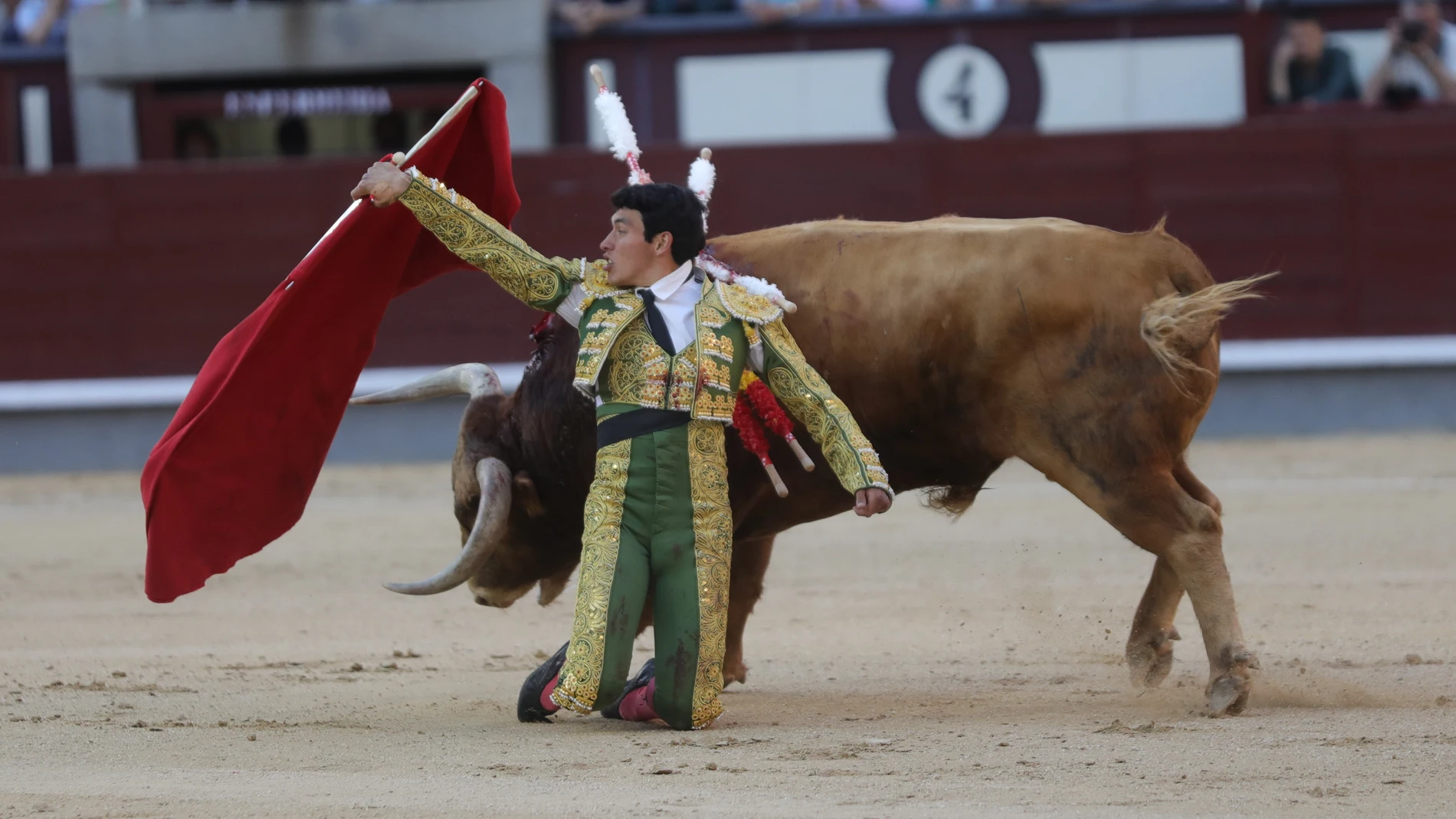 El novillero mexicano Isaac Fonseca en la novena cita de San Isidro 2022, este lunes en La Monumental de las Ventas en Madrid.