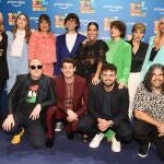 Foto de familia de los concursantes del estreno de la segunda temporada del programa de comedia ‘LOL: Si te ríes, pierdes’, en el Teatro Rialto