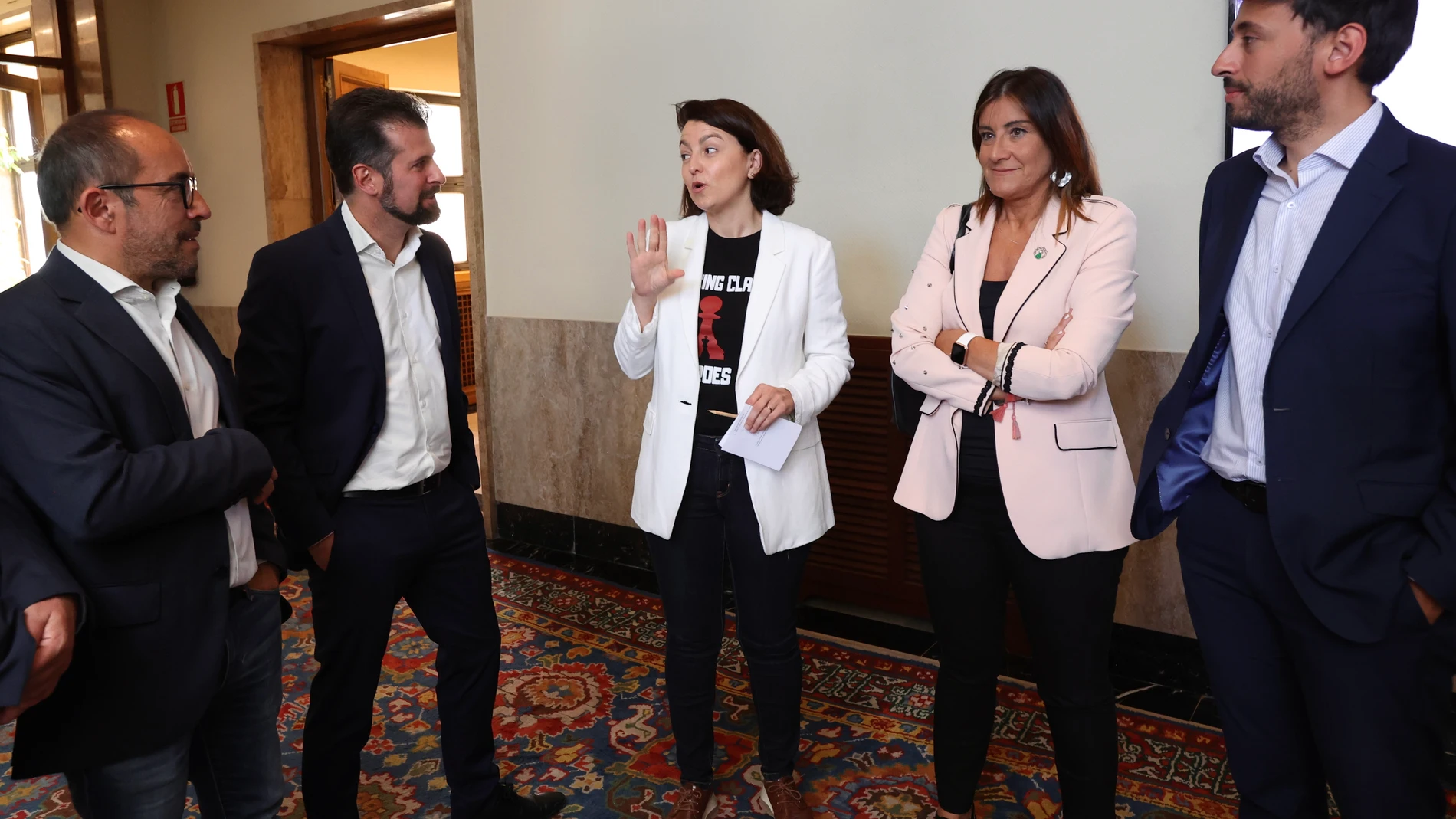 El secretario general del PSCyL, Luis Tudanca, se reune con los senadores del grupo socialista.