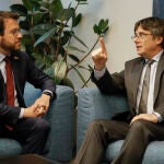 Carles Puigdemont, con el presidente de la Generalitat, Pere Aragonés, ayer en Bruselas