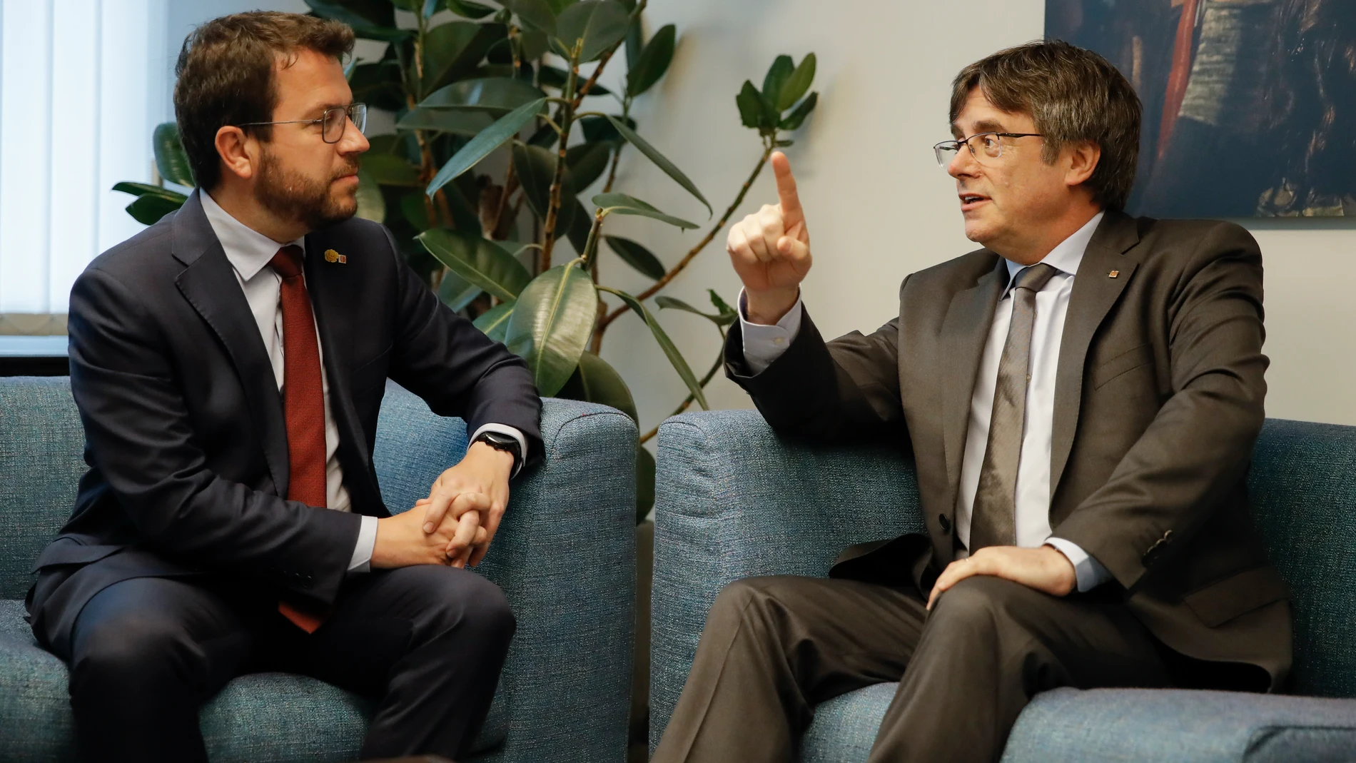 Carles Puigdemont, con el presidente de la Generalitat, Pere Aragonés, ayer en Bruselas