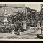 Imagen antigua de la Rosaleda del Retiro con la Estufa Fría