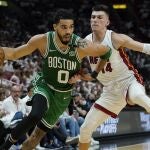 Jayson Tatum volvió a liderar el ataque de Boston Celtics.
