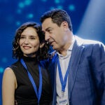 La presidenta de la Comunidad de Madrid, Isabel Díaz Ayuso, y el presidente de la Junta, Juanma Moreno