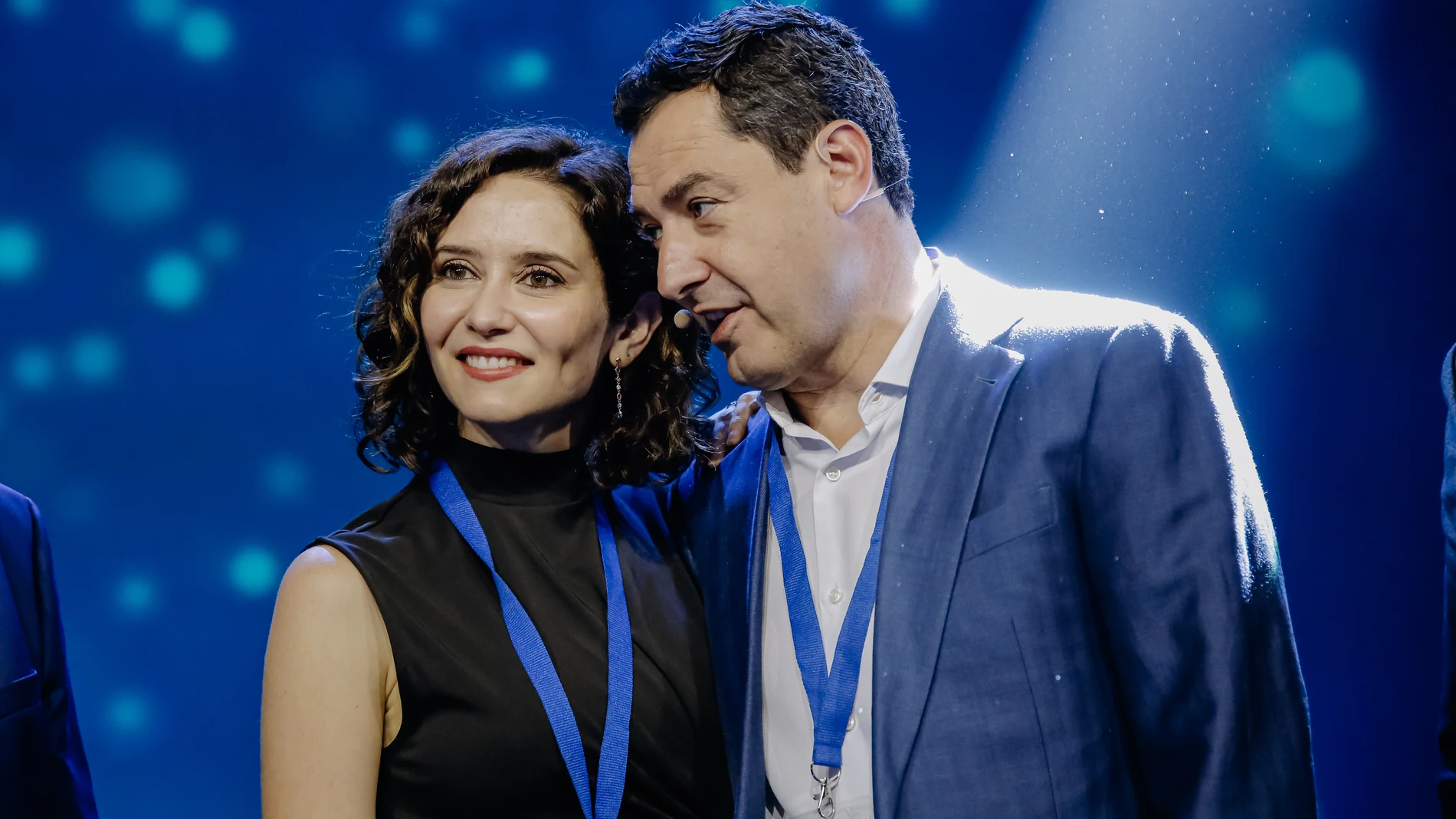 La presidenta de la Comunidad de Madrid, Isabel Díaz Ayuso, y el presidente de la Junta, Juanma Moreno