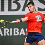 Carlos Alcaraz, durante un entrenamiento en Roland Garros los días previos al comienzo del torneo