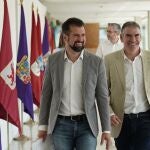 El secretario regional del PSOE, Luis Tudanca, junto a Benjamín Castro, responsable del sindicato CSIF en Castilla y León, tras su reunión en las Cortes