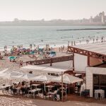 Un chiringuito en la playa de la Victoria de Cádiz