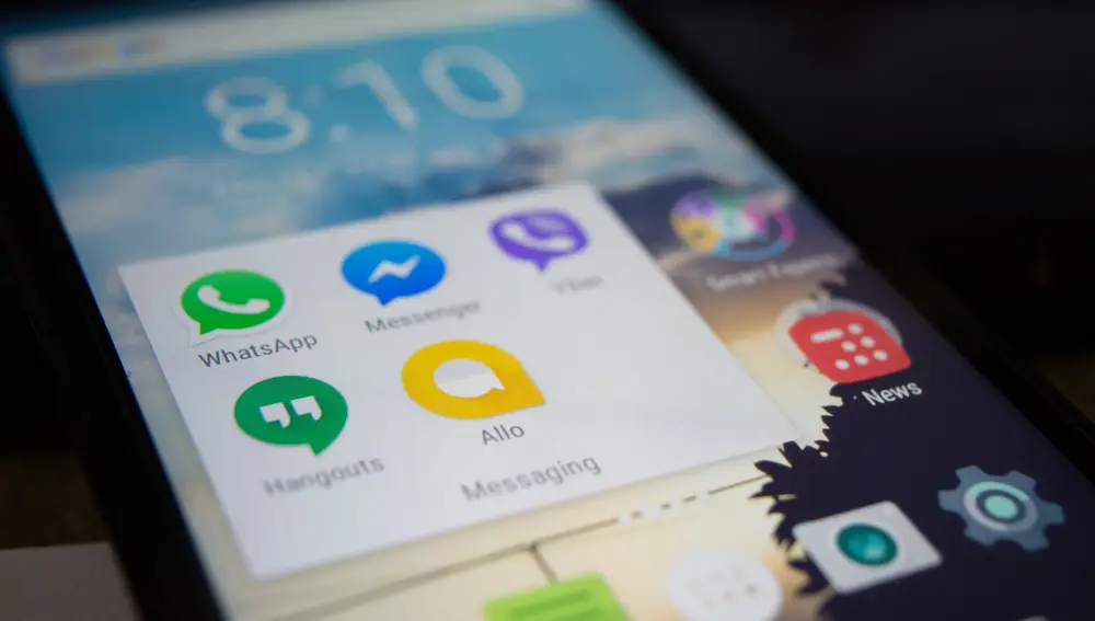 La descarga automática de los archivos que se comparten por WhatsApp amenaza el espacio de almacenamiento de tu móvil.