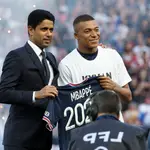 Nasser Al Khelaifi, presidente del PSG, y Kylian Mbappé.