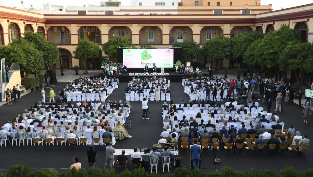 El patio de la Diputación acogió el evento