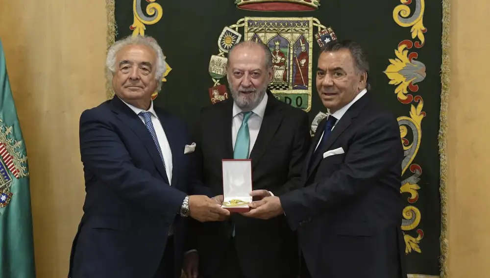 Entrega de la Medalla de Oro a Los del Río
