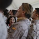La ministra de Defensa, Margarita Robles, durante una visita a las tropas desplegadas en Lituania con la OTAN