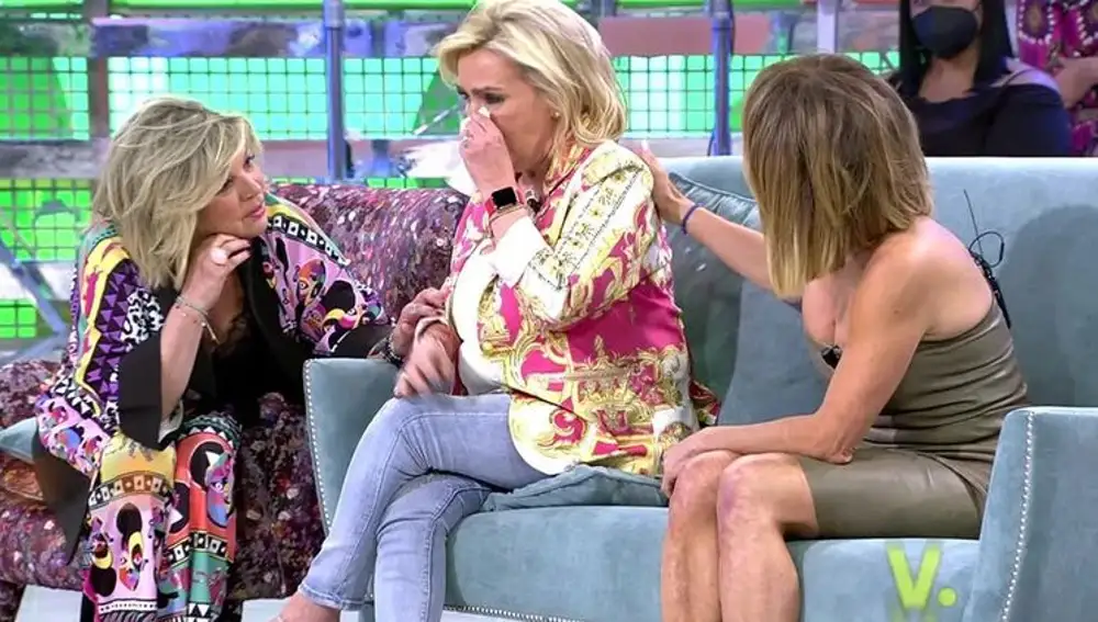 Terelu Campos y María Patiño consuelan a una afligida Carmen Borrego en 'Sálvame'