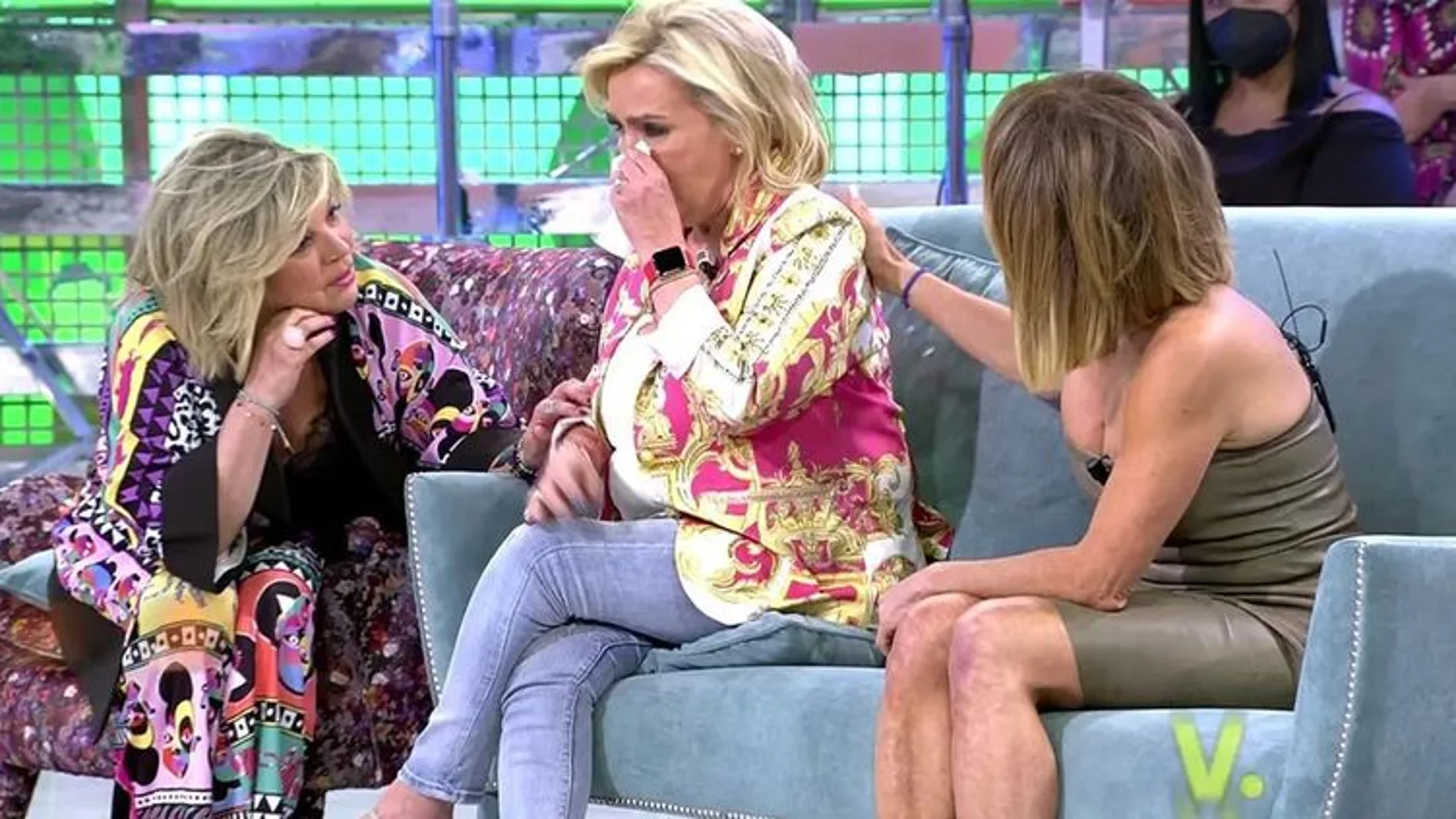 Terelu Campos y María Patiño consuelan a una afligida Carmen Borrego en 'Sálvame'