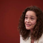 La candidata de Por Andalucía a la presidencia de la Junta de Andalucía, Inmaculada Nieto, durante el encuentro informativo “Andalucía Vota” Ciclo electoral en la Fundación Cajasol. Joaquín Corchero / Europa Press
