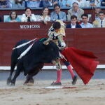 El diestro Roca Rey durante la corrida de la Feria de San Isidro celebrada este miércoles en la plaza de toros de Las Ventas,