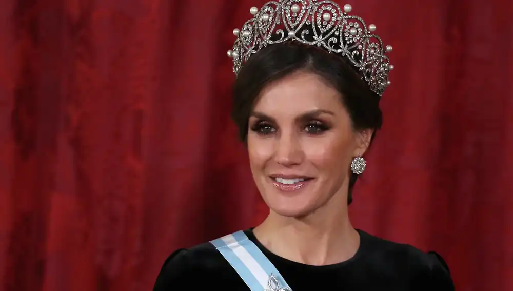 La Reina Letizia luciendo la espectacular "Tiara Rusa", durante muchos años guardada en el joyero Real.